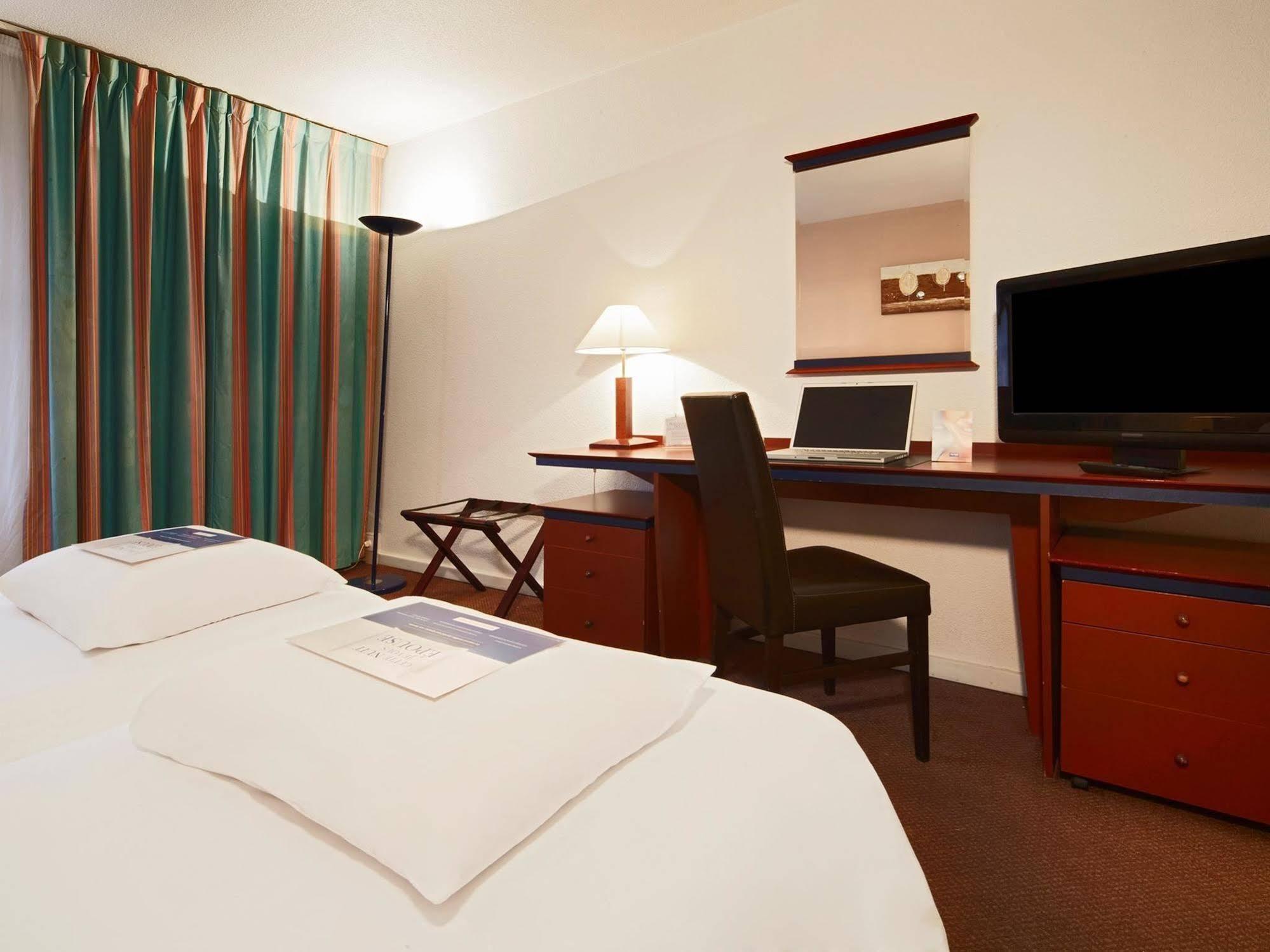 ทิวลิป เรสซิเดนซ์ จอยน์วิล-เลอ-ปงต์ Hotel จวนวิลล์-เลอ-พอนต์ ภายนอก รูปภาพ